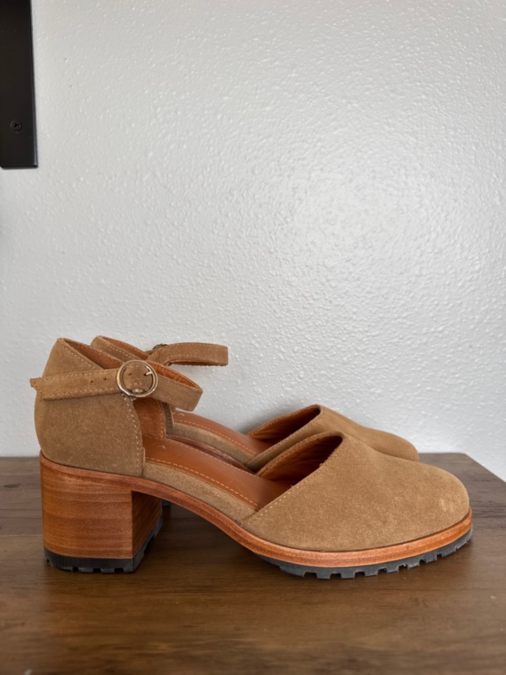 Portland Leather Tan Suede Lug Sole Mary Janes Block Heel Pumps 9.5 NWOT Patina